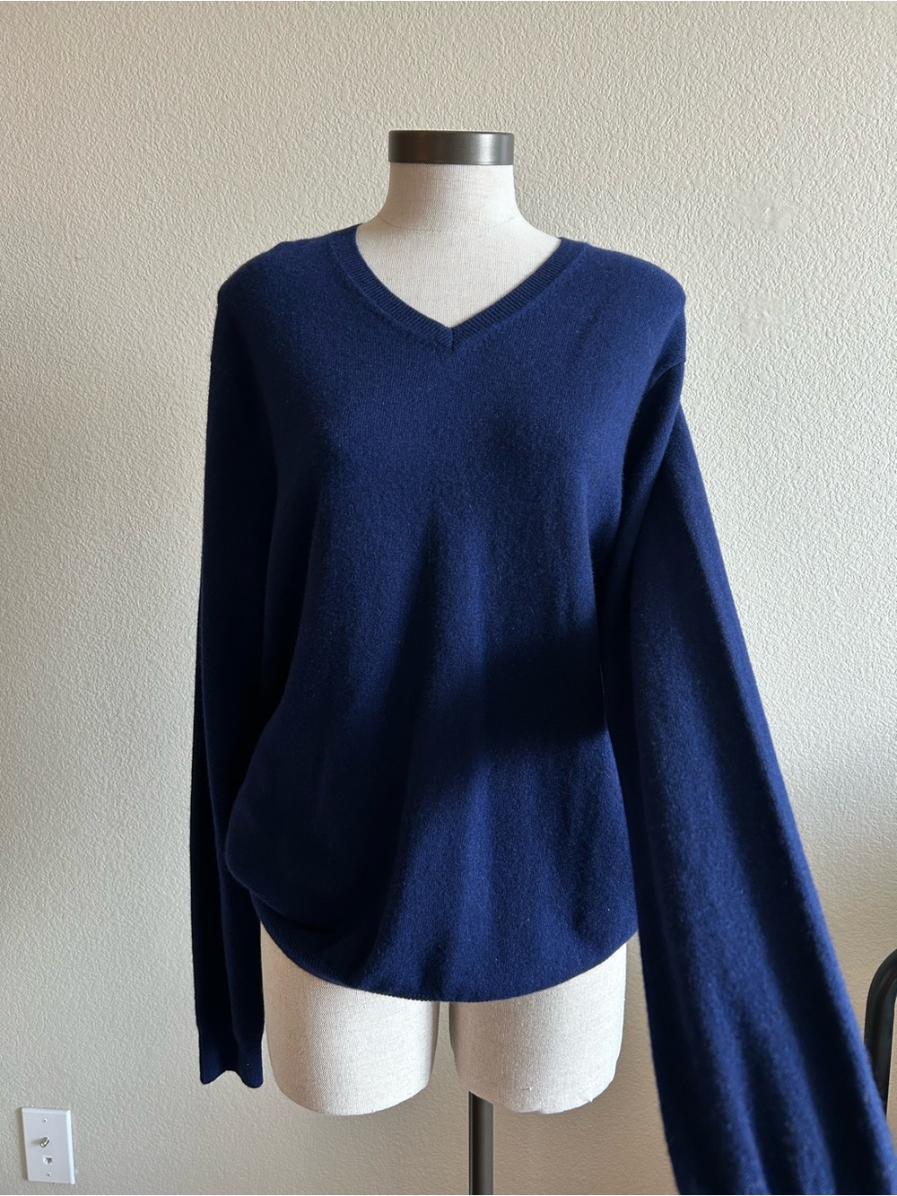 State cashmere Classic V-Neck Women's Sweater - Navy 100% cashmere